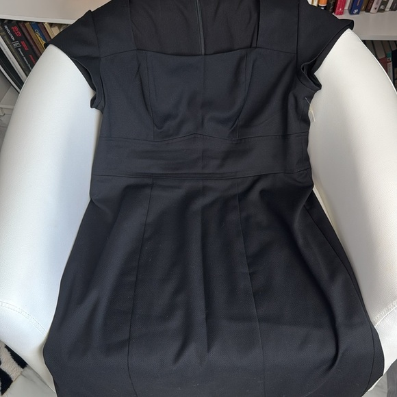 Reiss Haisley Tailored Dress for Woman. Square neckline. Color: Black Size 12. - Picture 5 of 9
